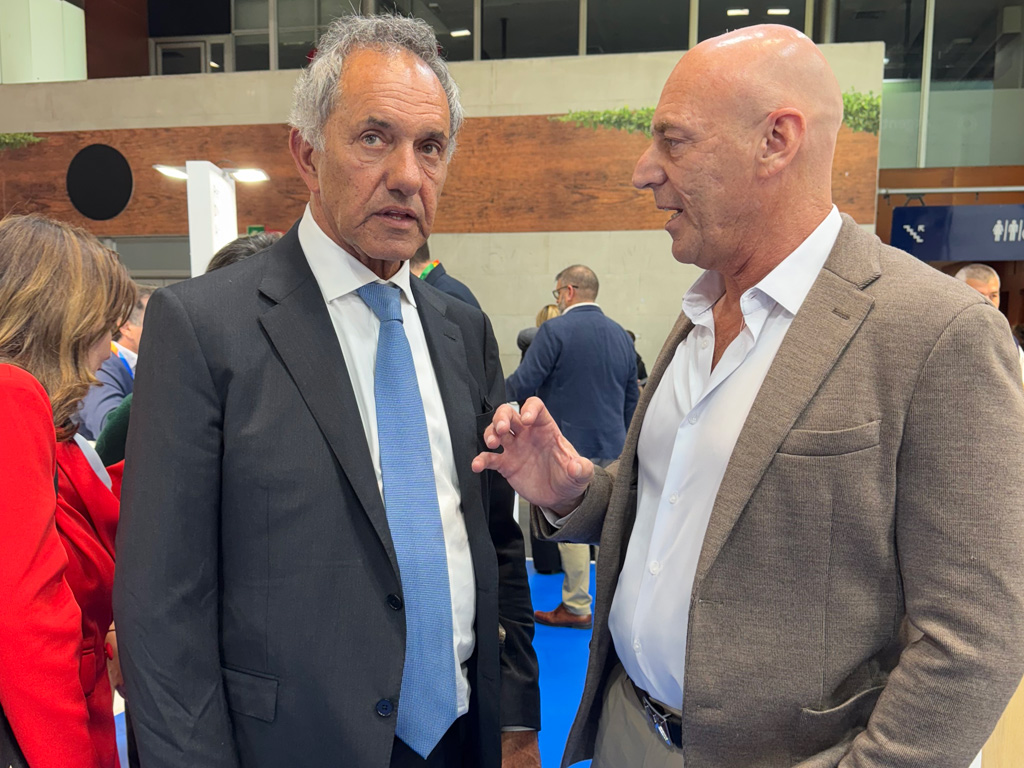 Gustavo Levinson con Daniel Scioli en FITUR Madrid